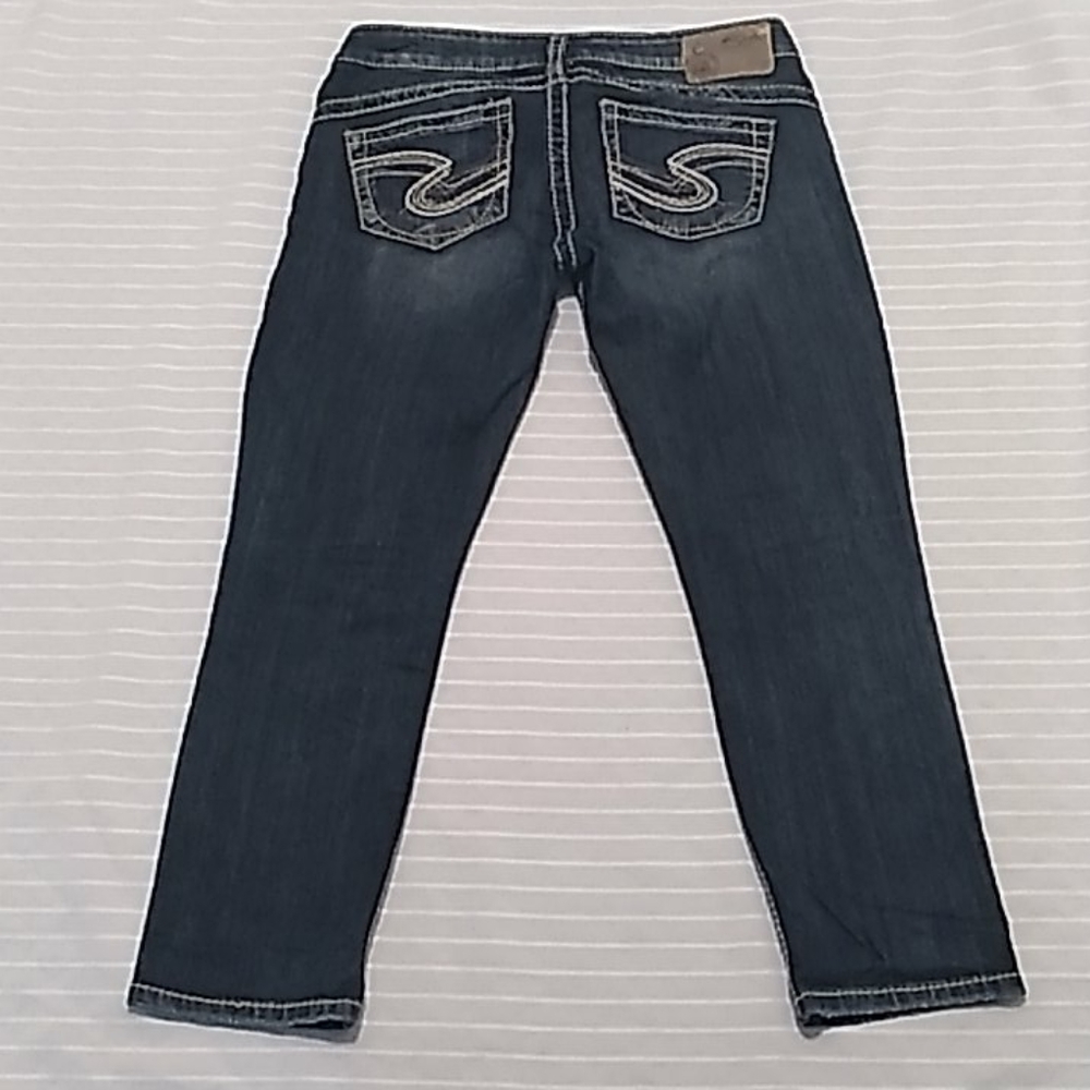 Silver Tuesday Dark Wash Capri Blue Jeans - Picture 5 of 10